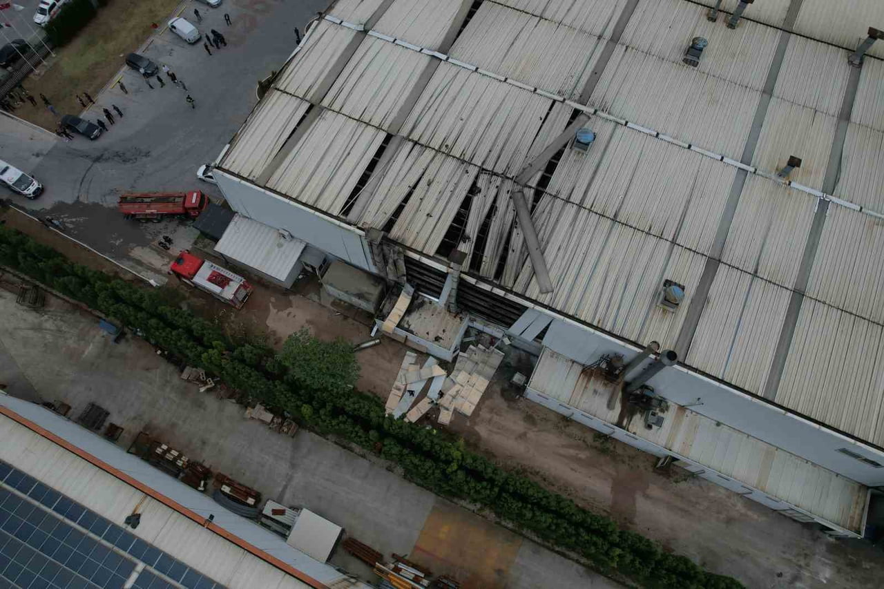 SAKARYA'NIN HENDEK İLÇESİNDE BİR FABRİKANIN İÇERİSİNDE BULUNAN BUHAR KAZANINDA MEYDANA GELEN...