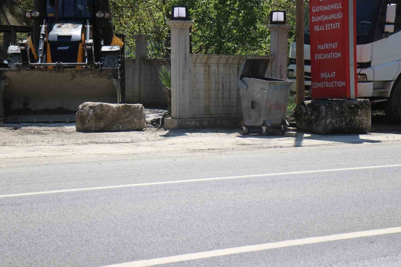 SAKARYA'NIN SAPANCA İLÇESİNDE BELEDİYENİN ÇÖP KAMYONUNUN ALTINDA KALARAK CAN VEREN 31 YAŞINDAKİ...