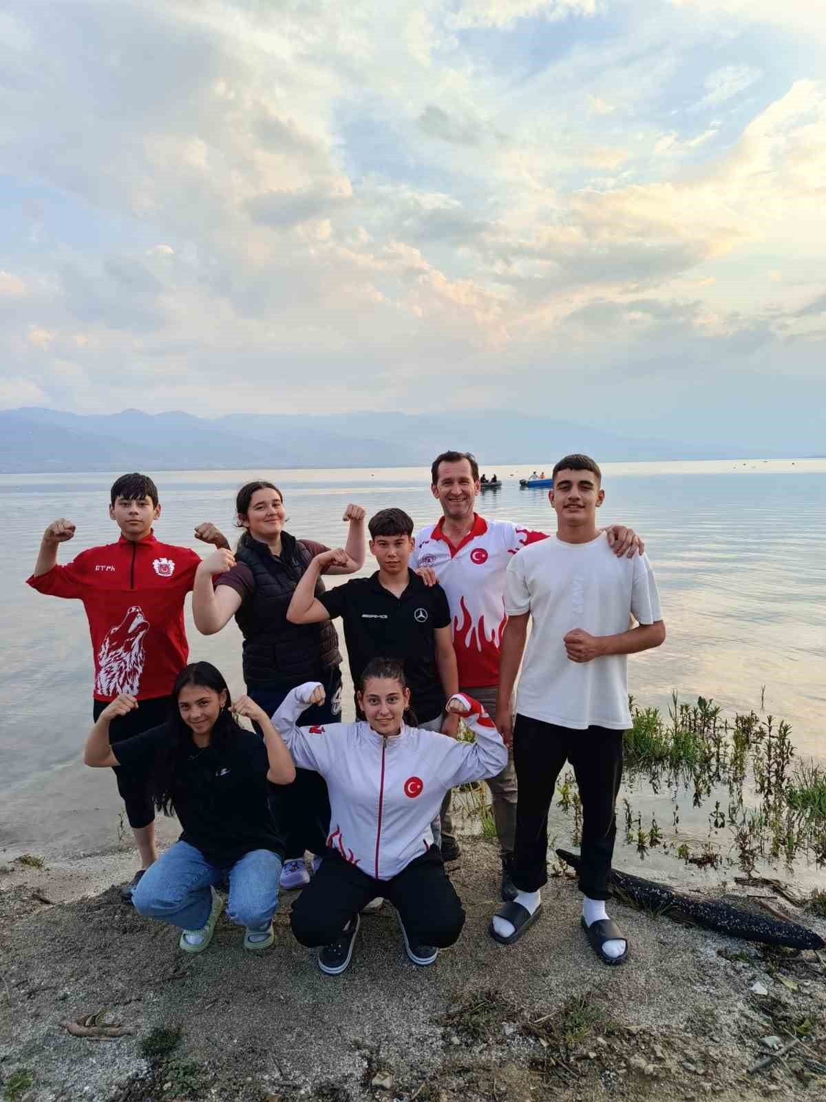SAKARYA’DA DÜZENLENEN OKUL SPORLARI WUSHU KUNG FU SANDA TÜRKİYE ŞAMPİYONASI’NA İLK KEZ KATILAN...