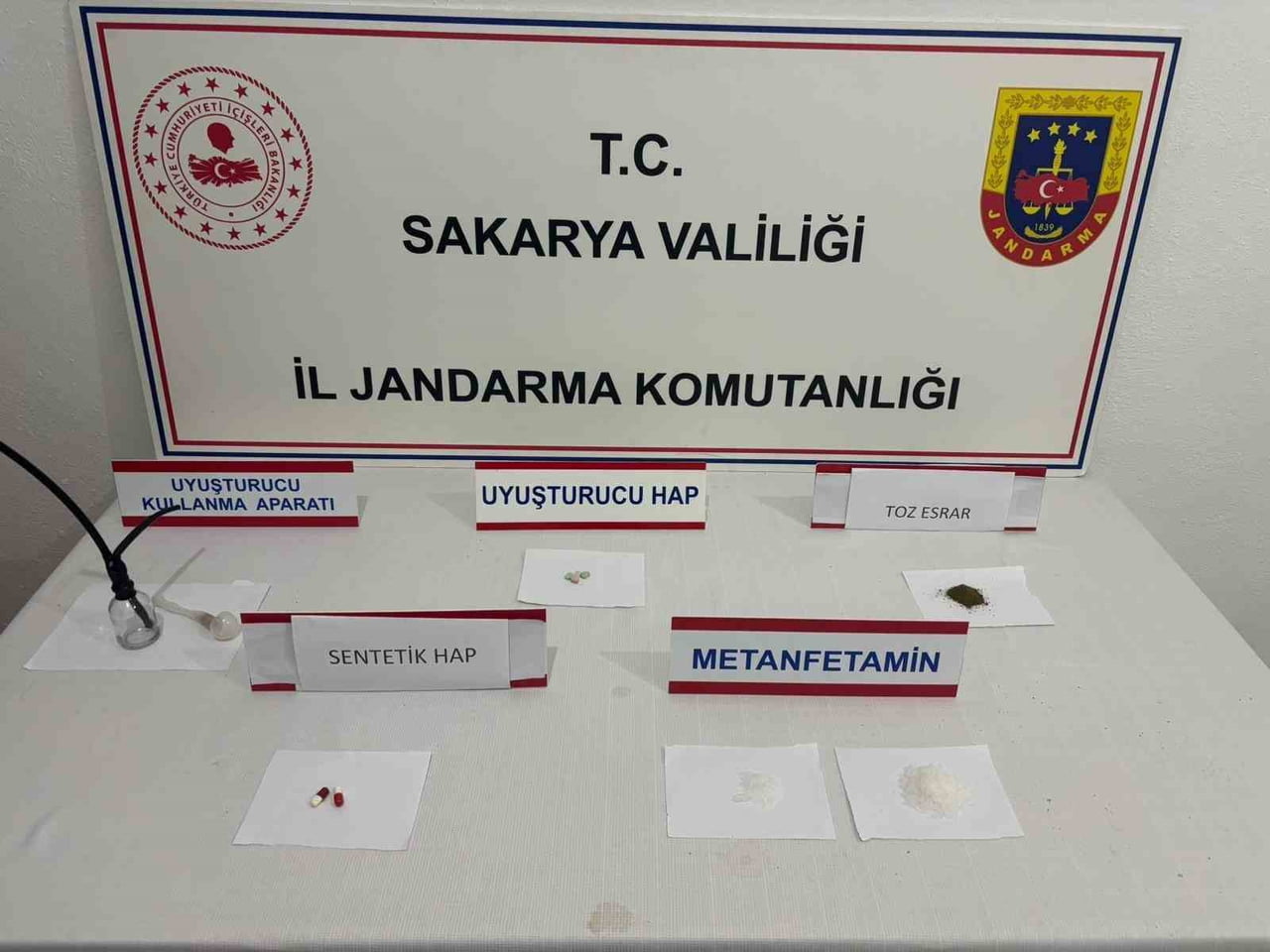 SAKARYA’DA JANDARMA EKİPLERİNİN 3 İLÇEDE SOKAK SATICILARINA YÖNELİK DÜZENLEDİĞİ OPERASYONLARDA 3...