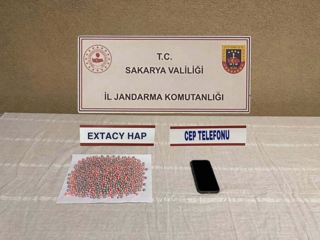 SAKARYA’DA JANDARMA EKİPLERİNİN 3 İLÇEDE SOKAK SATICILARINA YÖNELİK DÜZENLEDİĞİ OPERASYONLARDA 3...
