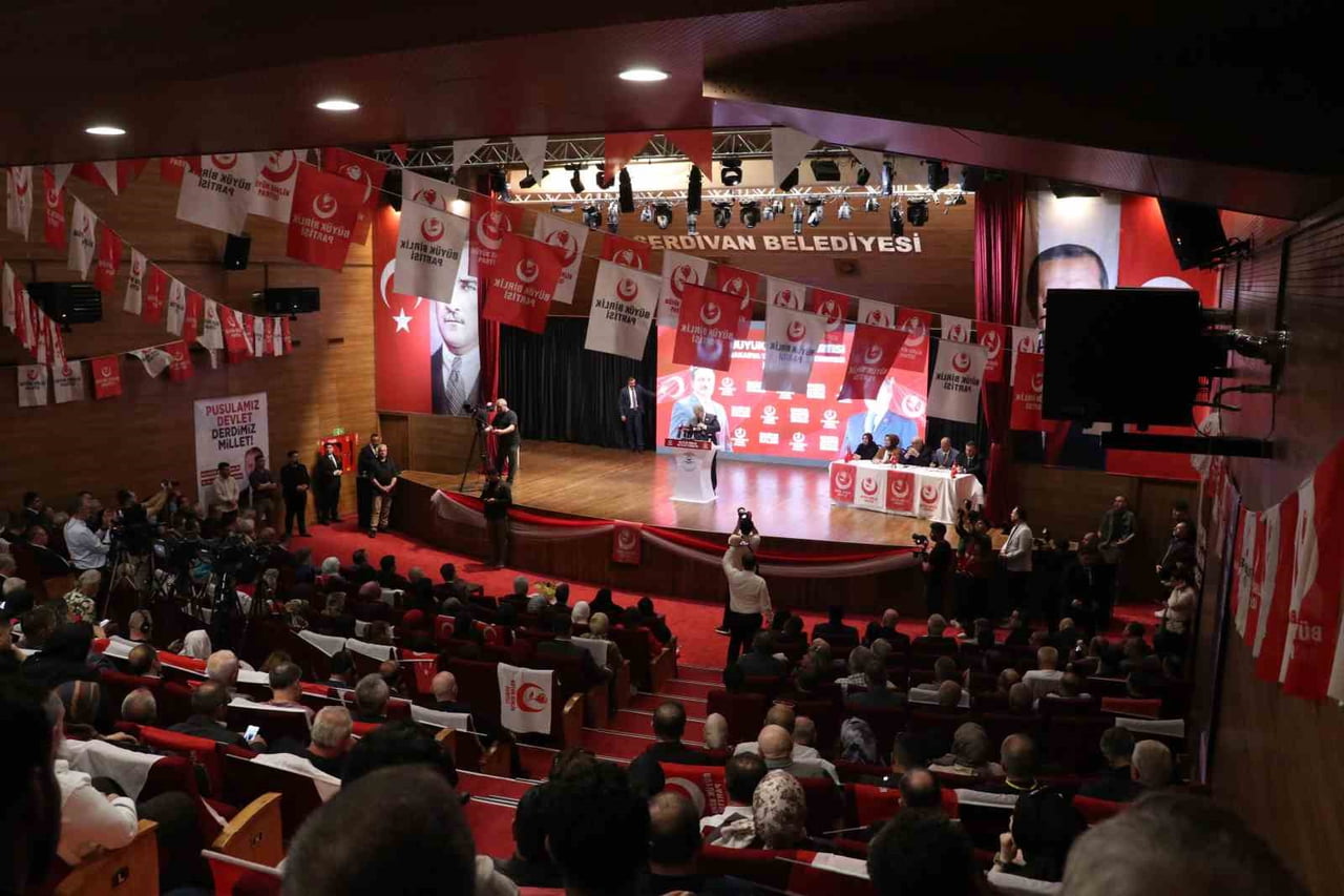 SAKARYA’DA PARTİSİNİN OLAĞAN İL KONGRESİNDE KONUŞAN BÜYÜK BİRLİK PARTİSİ GENEL BAŞKANI MUSTAFA...