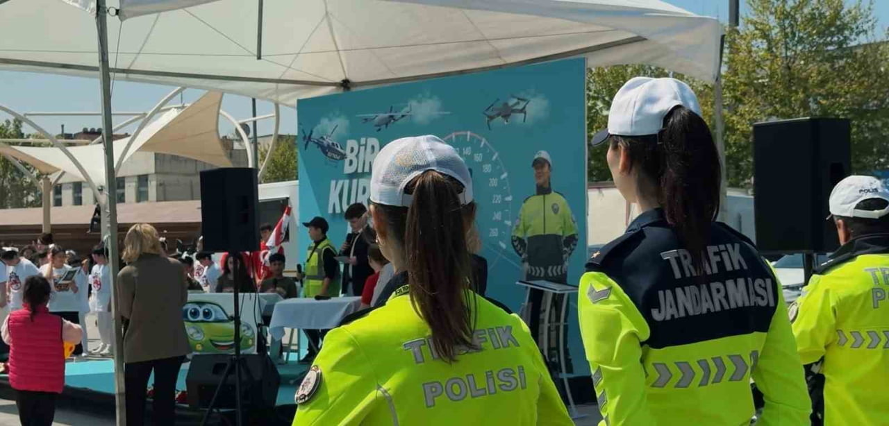 SAKARYA’DA "TRAFİK HAFTASI" ETKİNLİKLERİ KAPSAMINDA, VATANDAŞLARIN TRAFİK BİLİNCİNİ ARTIRMAK...