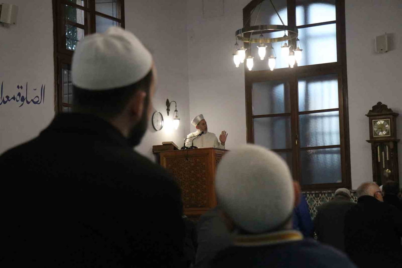 SAKARYA’DA SABAHIN ERKEN SAATLERİNDE CAMİLERİ DOLDURAN VATANDAŞLAR KURBAN BAYRAMI NAMAZINI EDA...
