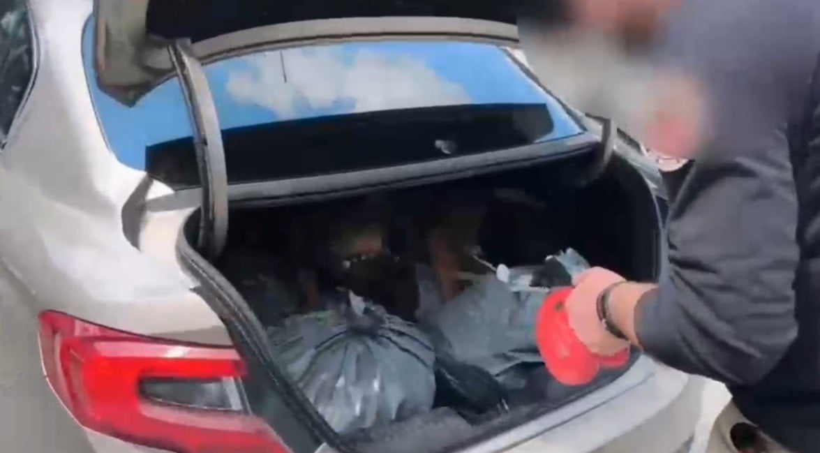 SAKARYA MERKEZLİ DÜZENLENEN UYUŞTURUCU OPERASYONUNDA, İSTANBUL’DAN SEVK EDİLEN VE YAKLAŞIK 3...
