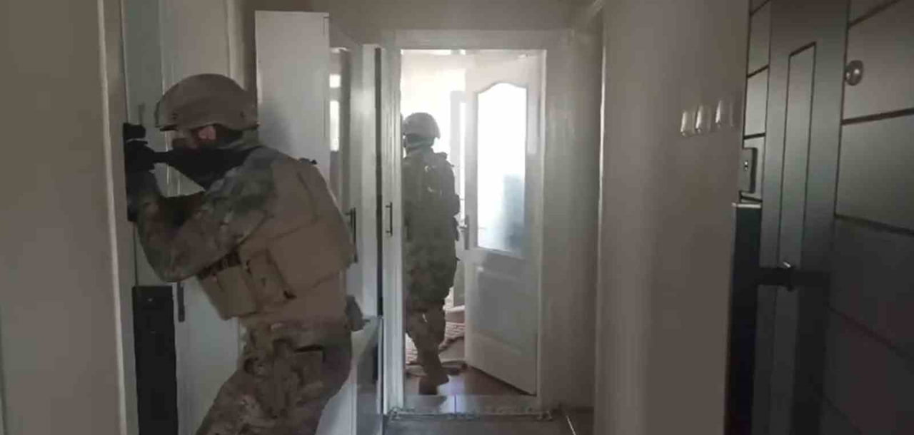 SAKARYA’NIN 3 İLÇESİNDE NARKOTİK EKİPLERİNCE DÜZENLENEN 4 AYRI OPERASYONDA GÖZALTINA ALINAN 6...