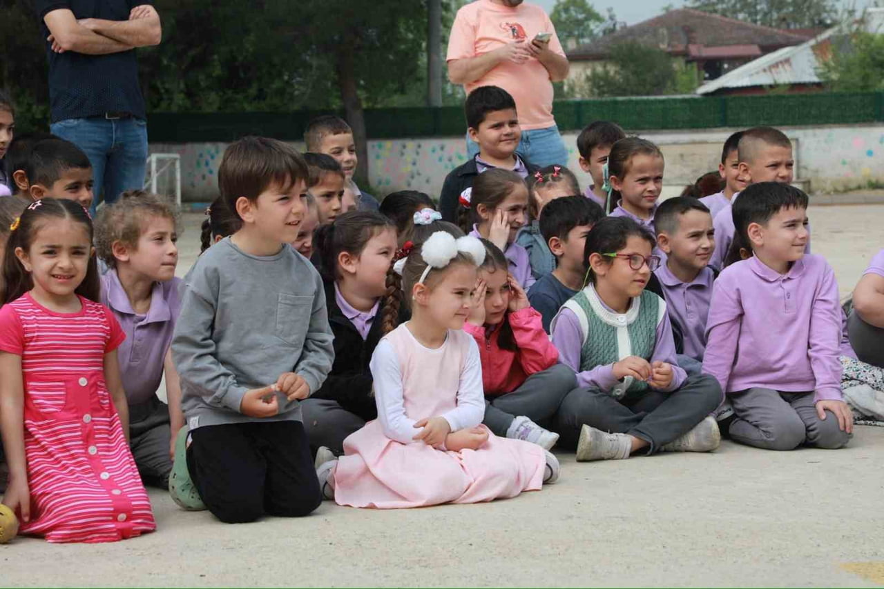 SAKARYA’NIN AKYAZI İLÇESİNDE BELEDİYE TARAFINDAN HAYATA GEÇİRİLEN "MİNİK KALPLER-İLK TİYATROM"...
