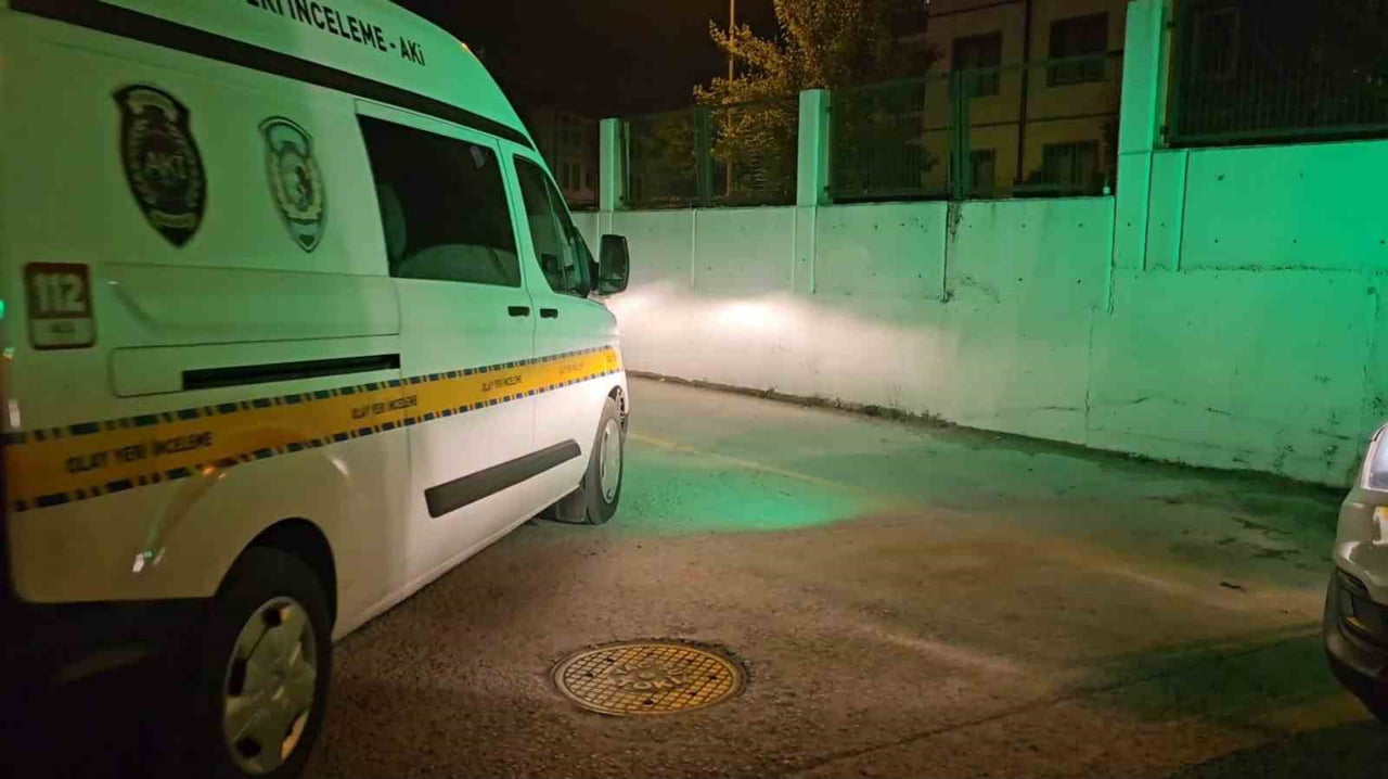 SAKARYA’NIN SAPANCA İLÇESİNDE LÜKS BİR OTELİN HAVUZUNDA FENALAŞAN 35 YAŞINDAKİ KADIN, HASTANEDE...
