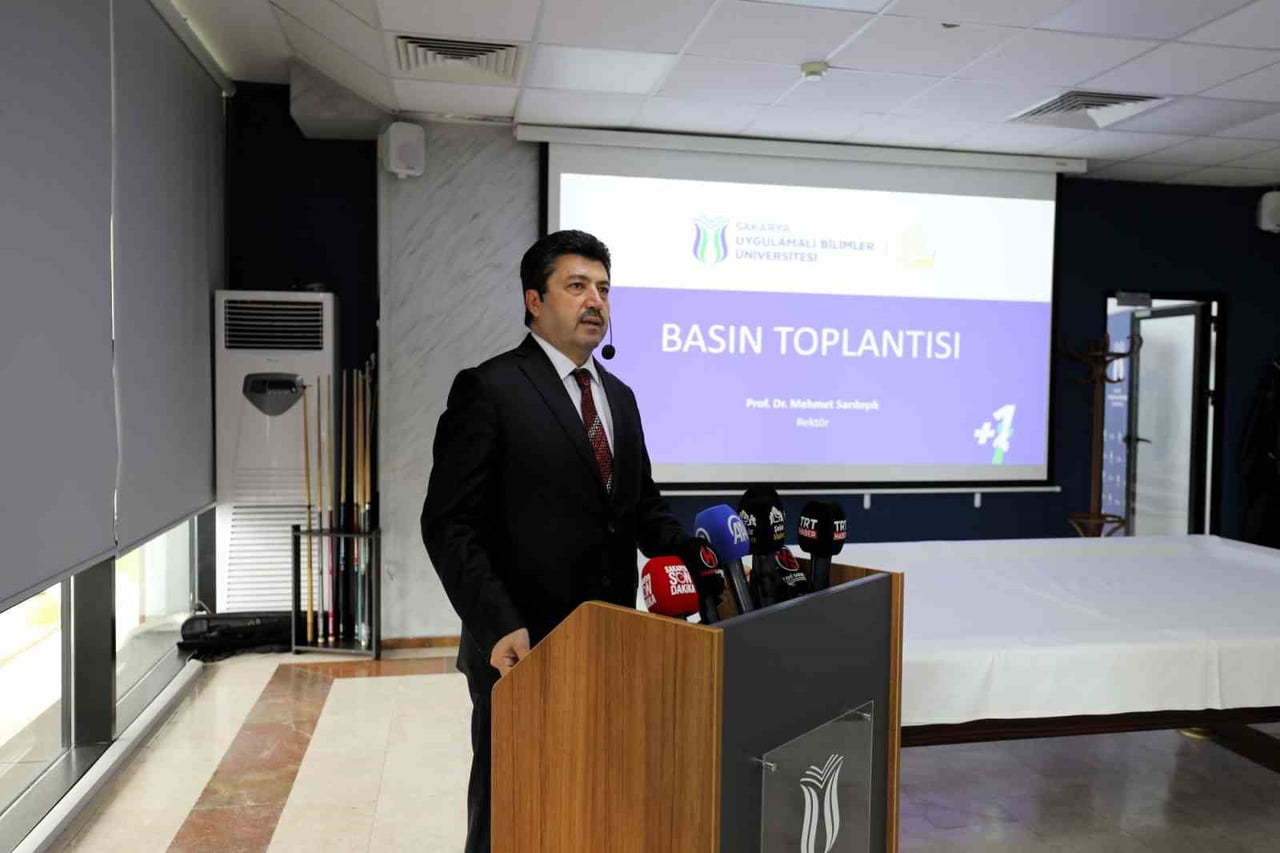 SAKARYA UYGULAMALI BİLİMLER ÜNİVERSİTESİ REKTÖRÜ PROF. DR. MEHMET SARIBIYIK KONUŞMA YAPTI