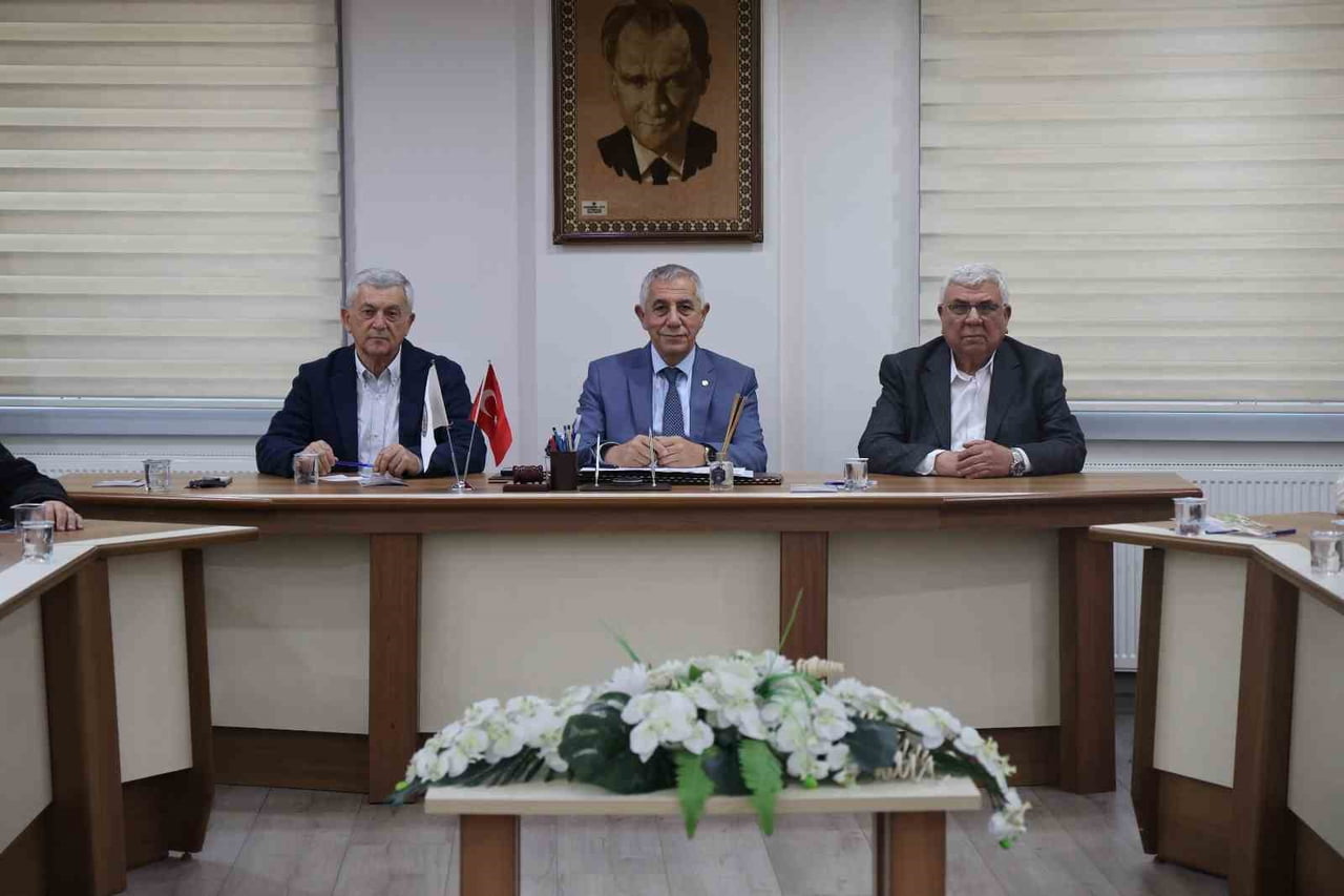 SALİHLİ TİCARET VE SANAYİ ODASI'NDA DÜZENLENEN İSTİŞARE TOPLANTISINDA SELENDİ’NİN YILLARDIR ÇÖZÜM...