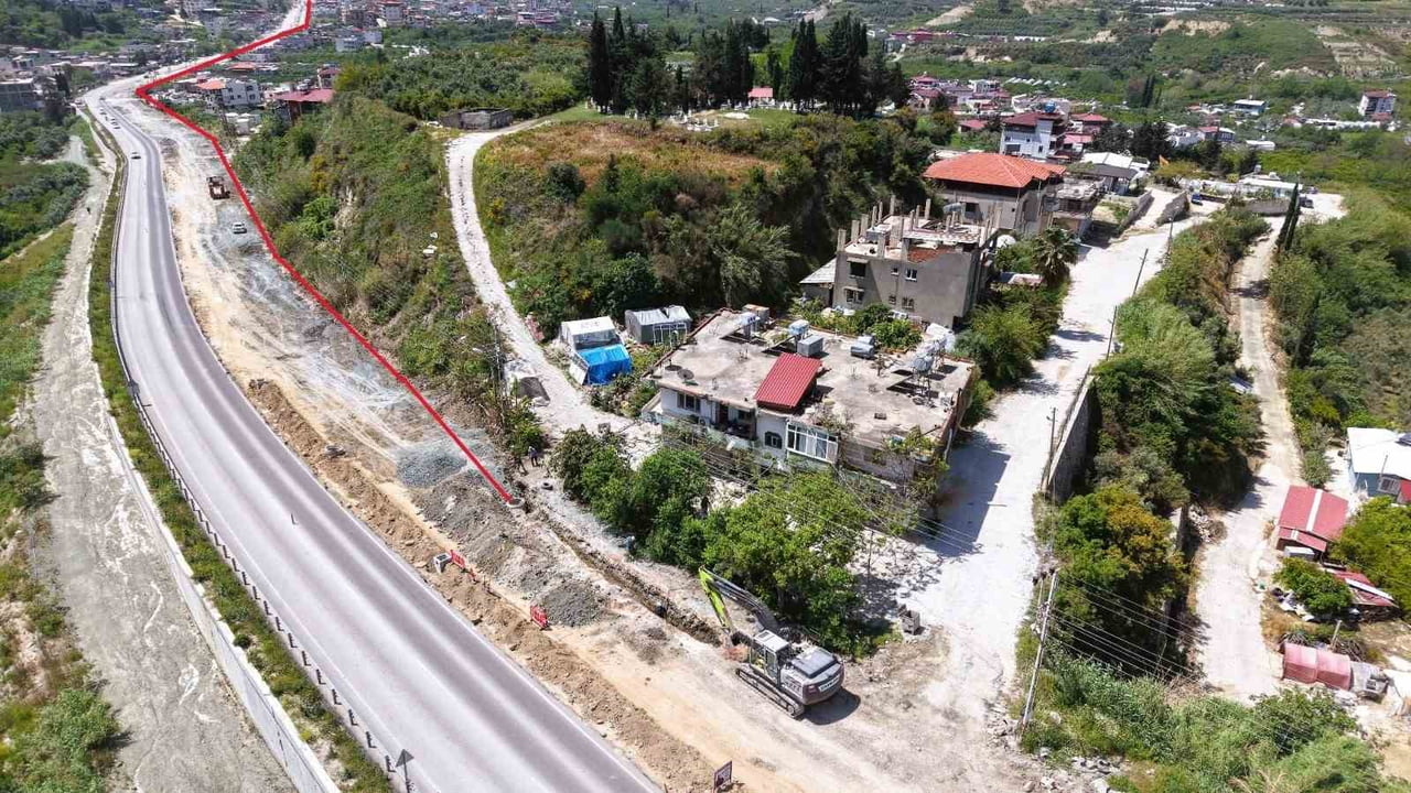 SAMANDAĞ’DA HBB VE HATSU EKİPLERİ TARAFINDAN YÜRÜTÜLEN KANALİZASYON ALTYAPI ÇALIŞMALARINDA İŞ...