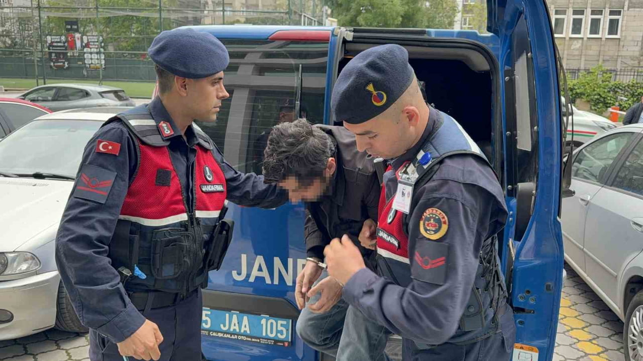SAMSUN'DA BALIK FABRİKASINDA İŞE BAŞLAYACAĞI İLK GÜN İŞ YERİNİN KARŞISINDA YOLUN KARŞISINA GEÇMEYE...