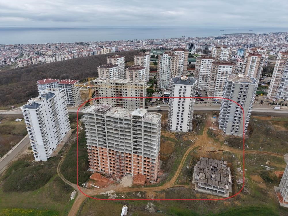SAMSUN'UN ATAKUM İLÇESİNDE 10 YIL ÖNCE YAPIMINA BAŞLANAN 543 DAİRELİK DEV KONUT PROJESİNİN...