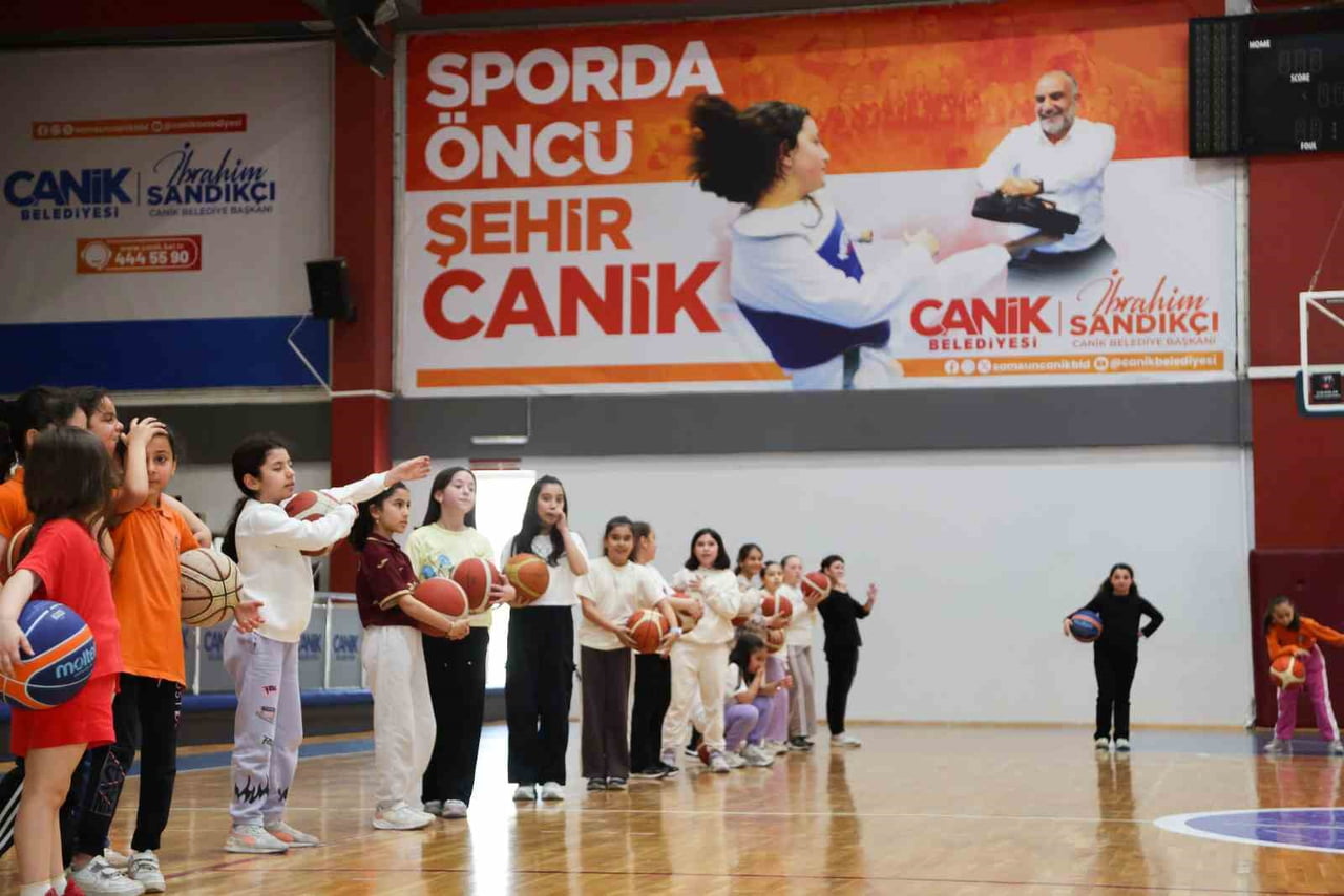 SAMSUN'UN CANİK BELEDİYESİ, ÜCRETSİZ SPORCU SERVİSİ VE SPOR EĞİTİMLERİYLE BİRLİKTE SÜRDÜRDÜĞÜ...