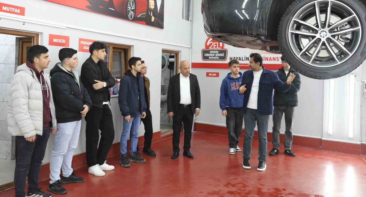 SAMSUN BÜYÜKŞEHİR BELEDİYESİ, GENÇLERİN MESLEKİ GELİŞİMİNE KATKI SUNMAK VE İSTİHDAM OLANAKLARINI...