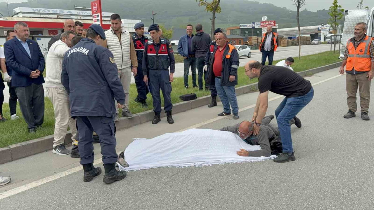 SAMSUN’DA BALIK FABRİKASINDA İŞE BAŞLAYACAĞI İLK GÜN FABRİKA KARŞISINDA YOLUN KARŞISINA GEÇMEK...