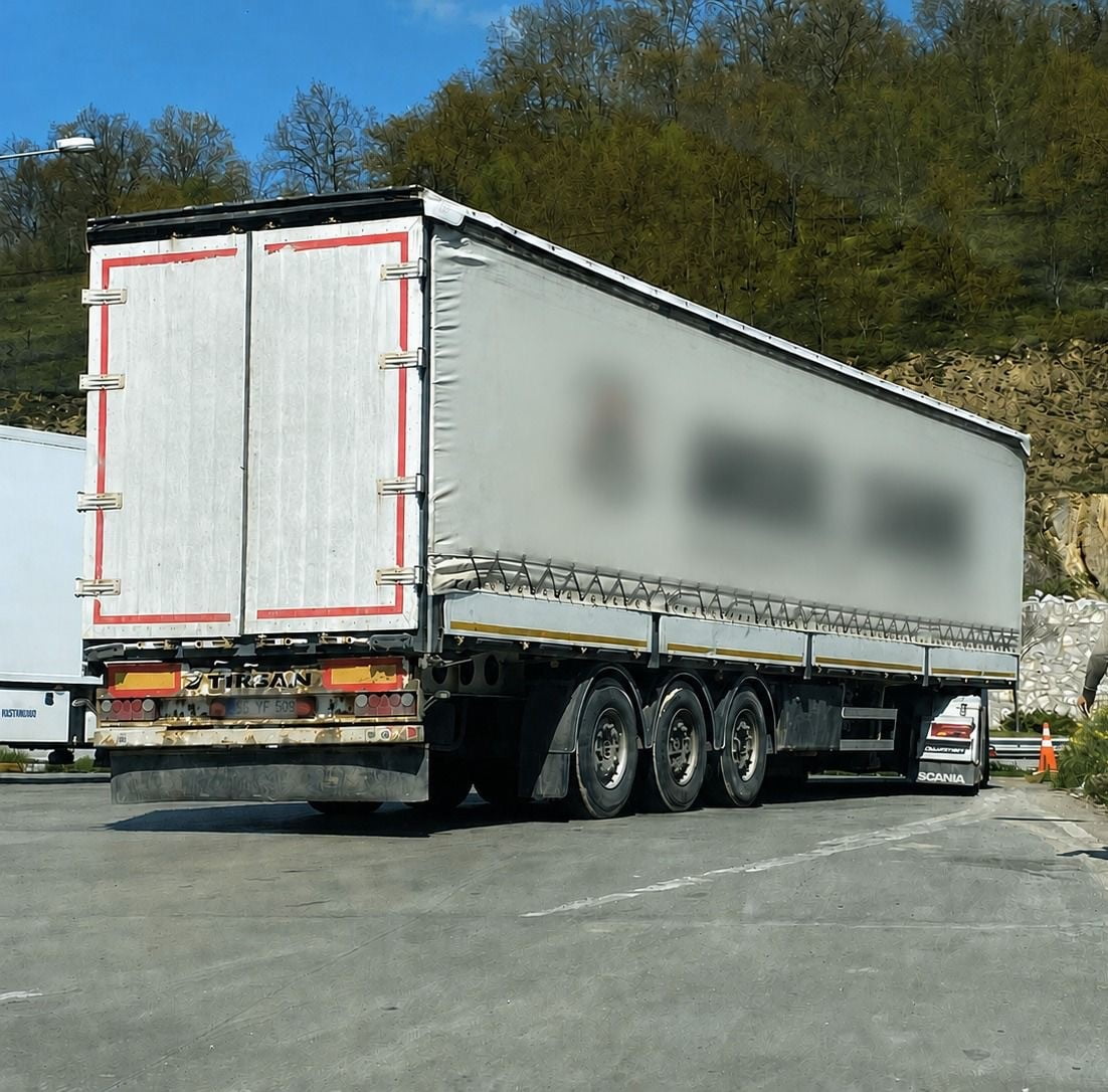 SAMSUN’DA BAŞKA BİR ŞAHSA AİT TAKOGRAF KARTINI KULLANDIĞI TESPİT EDİLEN TIR SÜRÜCÜSÜNE TOPLAM 225...