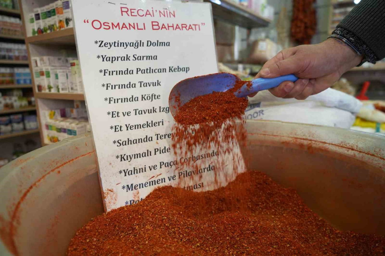 SAMSUN’DA BİR AKTAR, 3 YILLIK UĞRAŞ SONUCU TUTTURABİLDİĞİ 29 ÇEŞİT ÜRÜNDEN OLUŞAN BAHARAT...