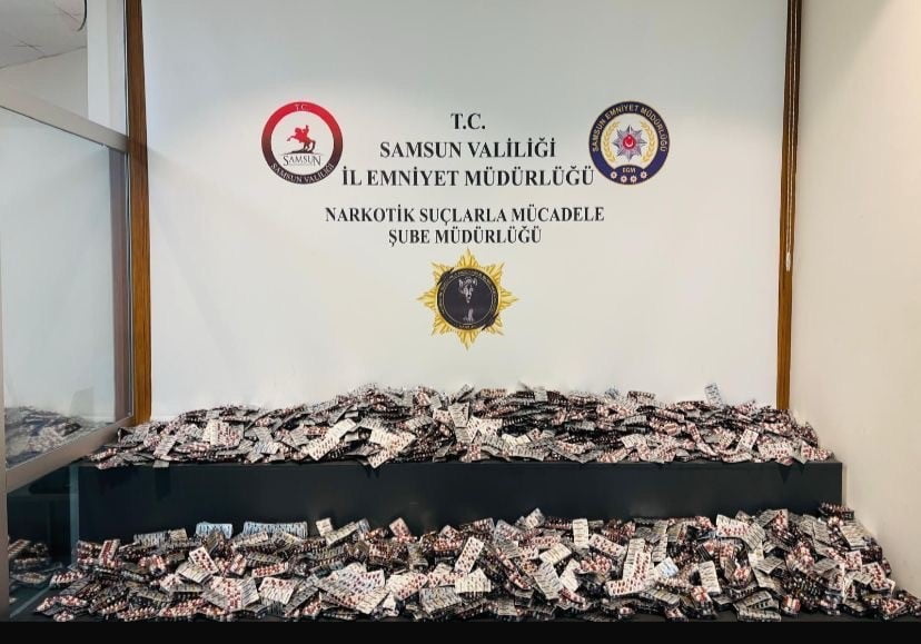 SAMSUN’DA NARKOTİK POLİSİNİN DÜZENLEDİĞİ OPERASYONDA DEPODA SAKLANAN 33 BİN 850 ADET UYUŞTURUCU...