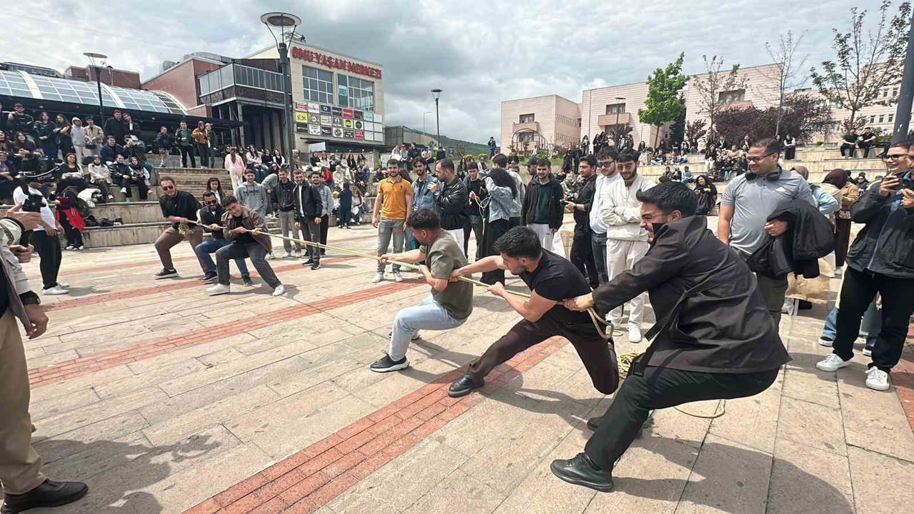 SAMSUN ONDOKUZ MAYIS ÜNİVERSİTESİNDE (OMÜ) DÜZENLENEN HIDIRELLEZ ŞENLİKLERİ RENKLİ GÖRÜNTÜLERE...