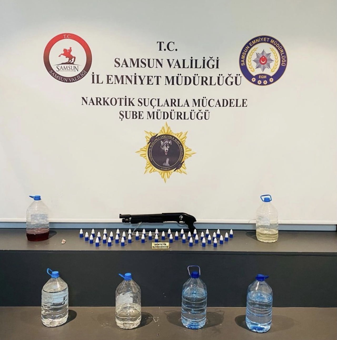 SAMSUN’UN ATAKUM VE İLKADIM İLÇELERİNDE DÜZENLENEN NARKOTİK OPERASYONUNDA LİKİT UYUŞTURUCU VE...