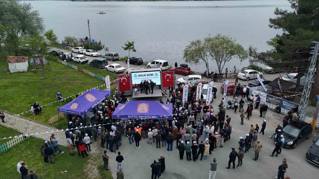 SAMSUN’UN BAFRA İLÇESİNDE DÜZENLENEN 2. GELENEKSEL BALIK EKİBİ GÖKKUŞAĞI ALABALIK TUTMA...