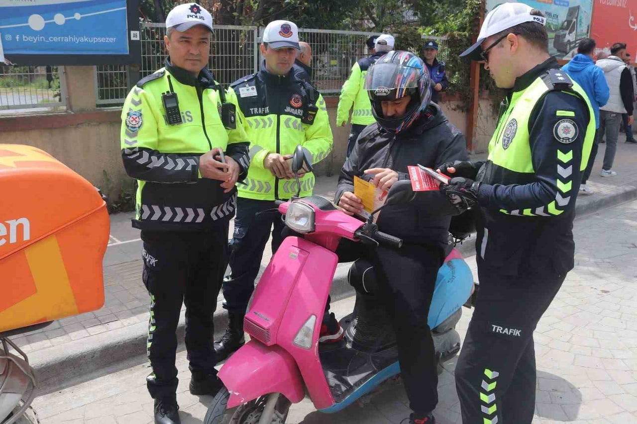 SAMSUN’UN BAFRA İLÇESİNDE KARAYOLLARI TRAFİK HAFTASI KAPSAMINDA DÜZENLENEN ETKİNLİKLERDE...