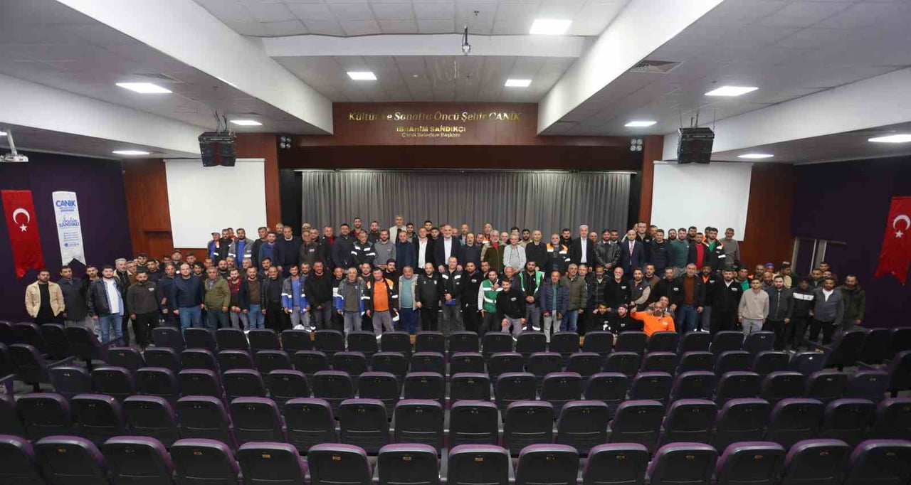 SAMSUN’UN CANİK BELEDİYE BAŞKANI İBRAHİM SANDIKÇI, TÜM BELEDİYE PERSONELİNİN HESAPLARINA 5 BİN TL...