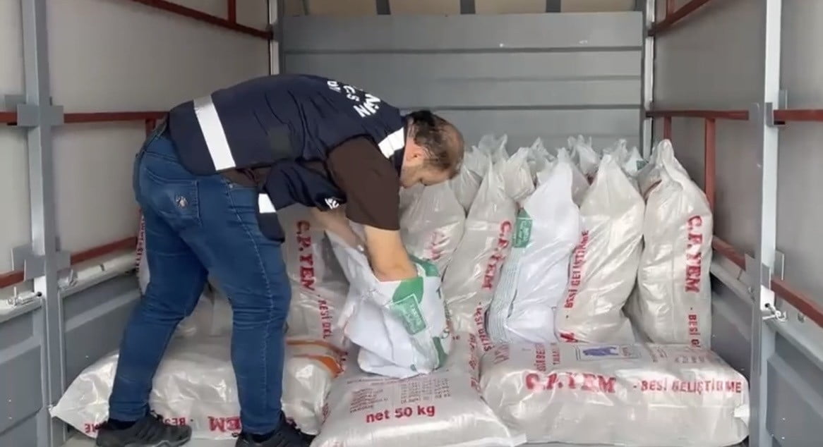 SAMSUN’UN İLKADIM İLÇESİNDE DÜZENLENEN KAÇAKÇILIK OPERASYONUNDA 770 KİLOGRAM KAÇAK TÜTÜN ELE...