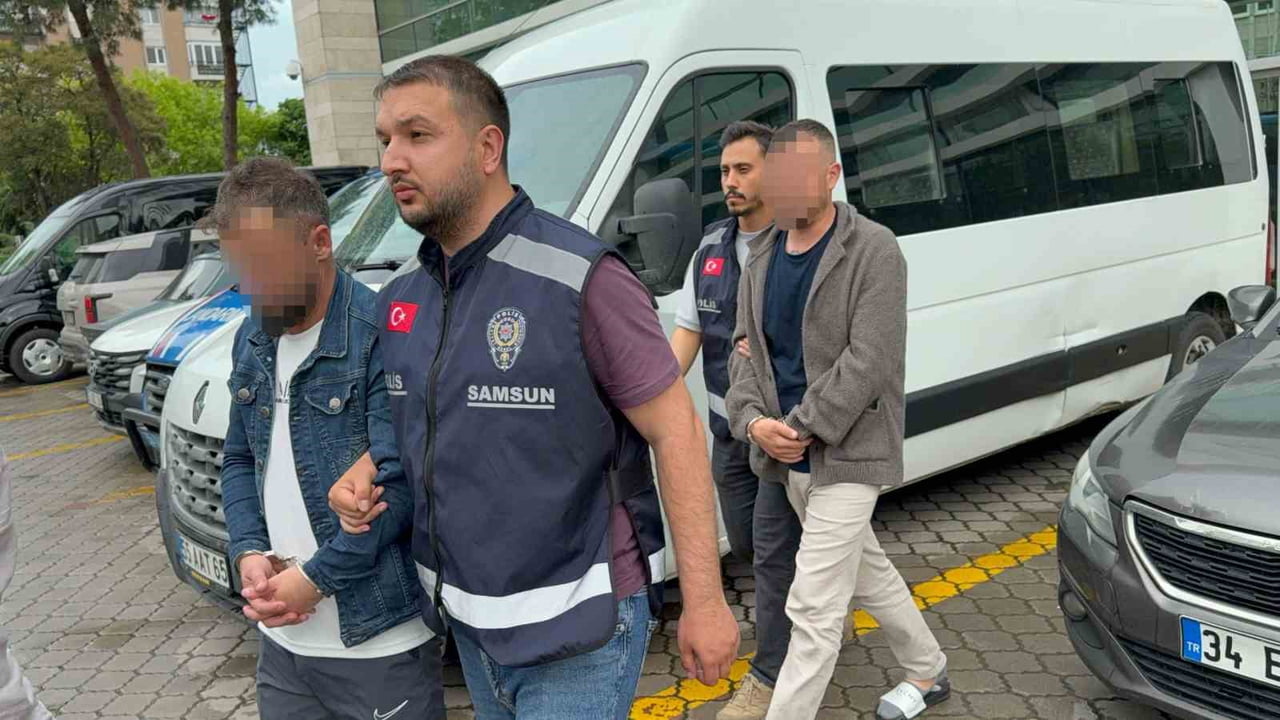 SAMSUN’UN İLKADIM İLÇESİNDE EV BOŞALTMA MESELESİ NEDENİYLE ÇIKAN TARTIŞMADA EV SAHİBİNİ BIÇAKLA...