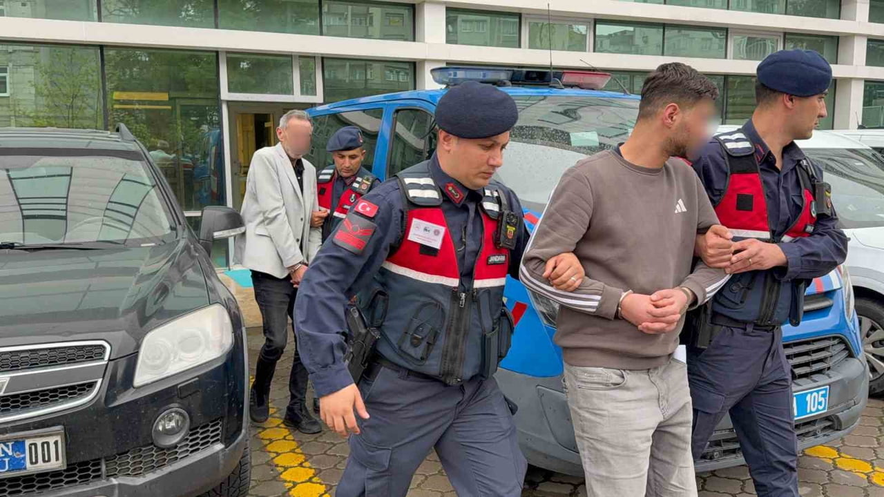 SAMSUN’UN TEKKEKÖY İLÇESİNDE JANDARMA EKİPLERİ TARAFINDAN DÜZENLENEN UYUŞTURUCU OPERASYONUNDA...