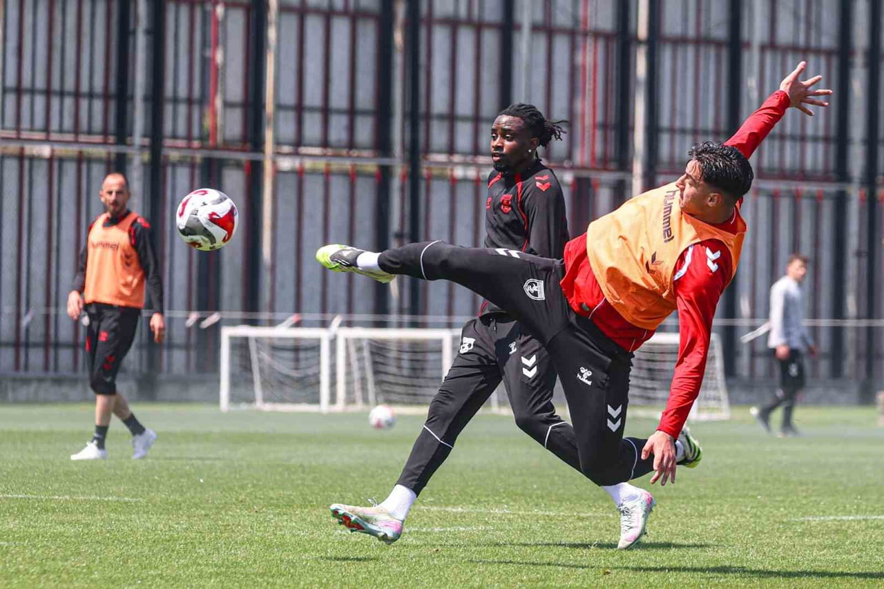 SAMSUNSPOR, BU SEZONKİ SON DEPLASMAN MAÇI OLAN RAMS BAŞAKŞEHİR MÜCADELESİ HAZIRLIKLARINI...