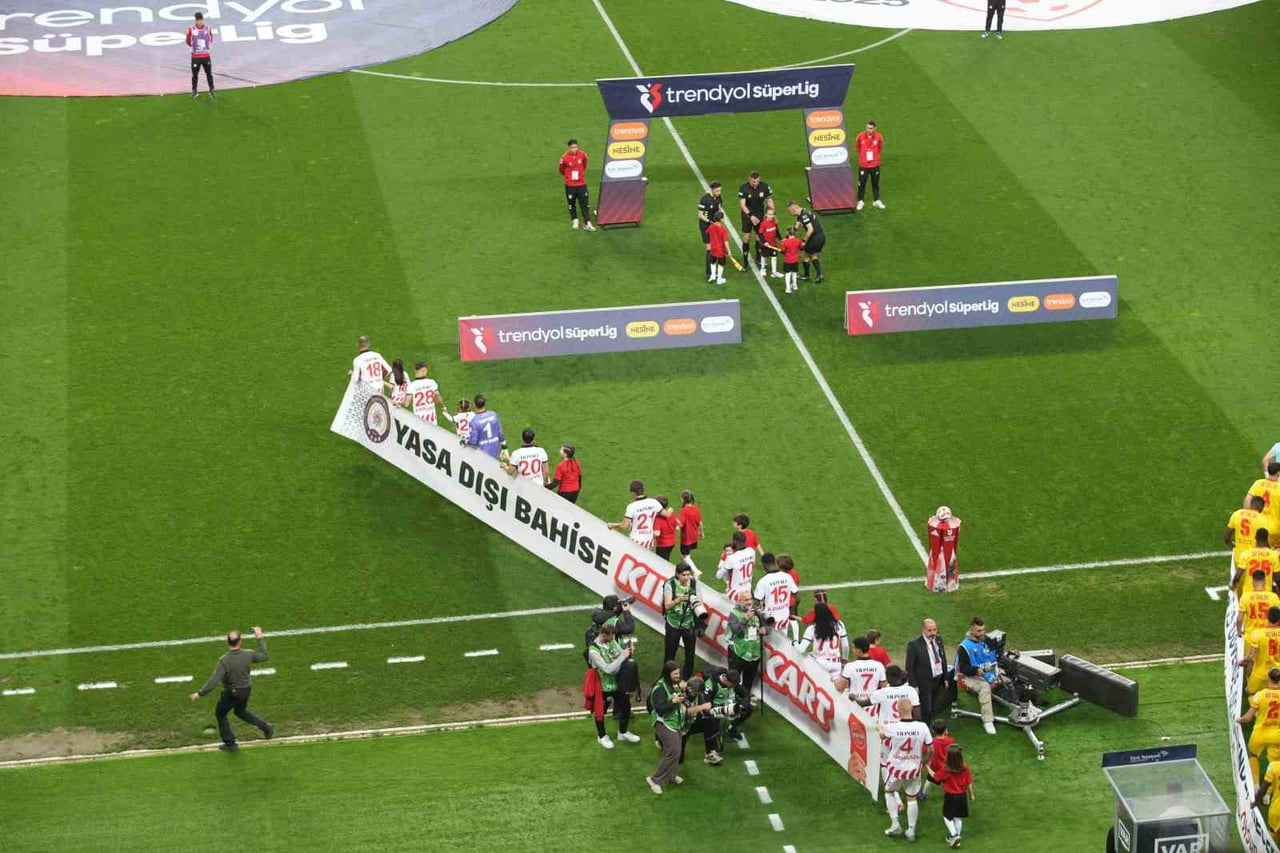 SAMSUNSPOR - GÖZTEPE KARŞILAŞMASINDAN KARELER.
