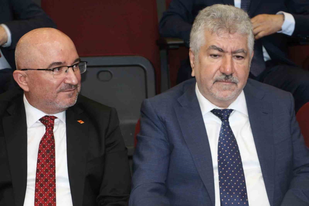SANAYİ VE TEKNOLOJİ BAKAN YARDIMCISI ÇETİN ALİ DÖNMEZ (SAĞDA) TSE BAŞKANI MAHMUT SAMİ ŞAHİN...