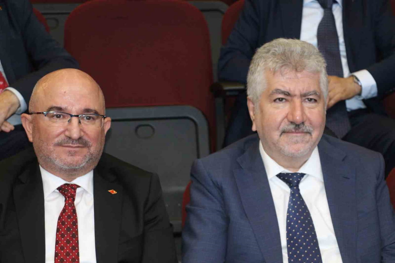 SANAYİ VE TEKNOLOJİ BAKAN YARDIMCISI ÇETİN ALİ DÖNMEZ (SAĞDA) TSE BAŞKANI MAHMUT SAMİ ŞAHİN...