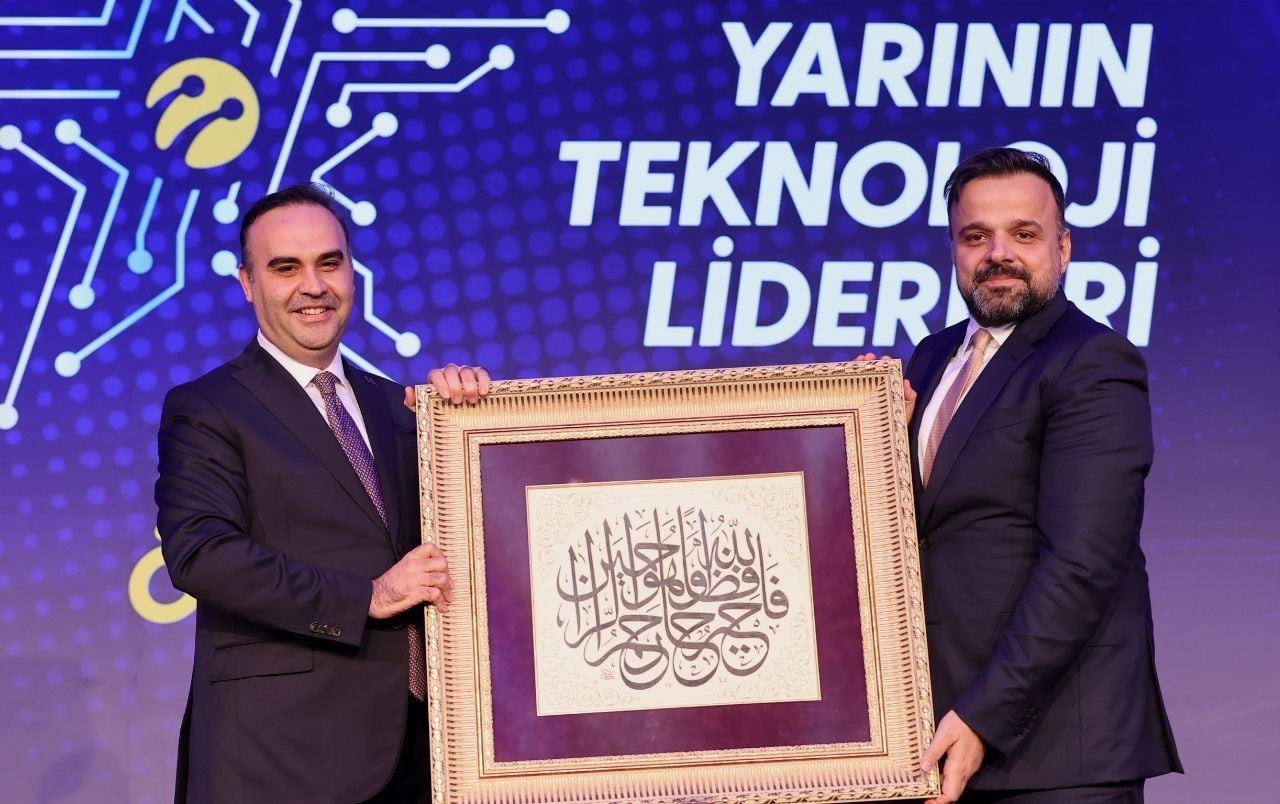 SANAYİ VE TEKNOLOJİ BAKANI MEHMET FATİH KACIR VE TURKCELL GENEL MÜDÜRÜ DR. ALİ TAHA KOÇ