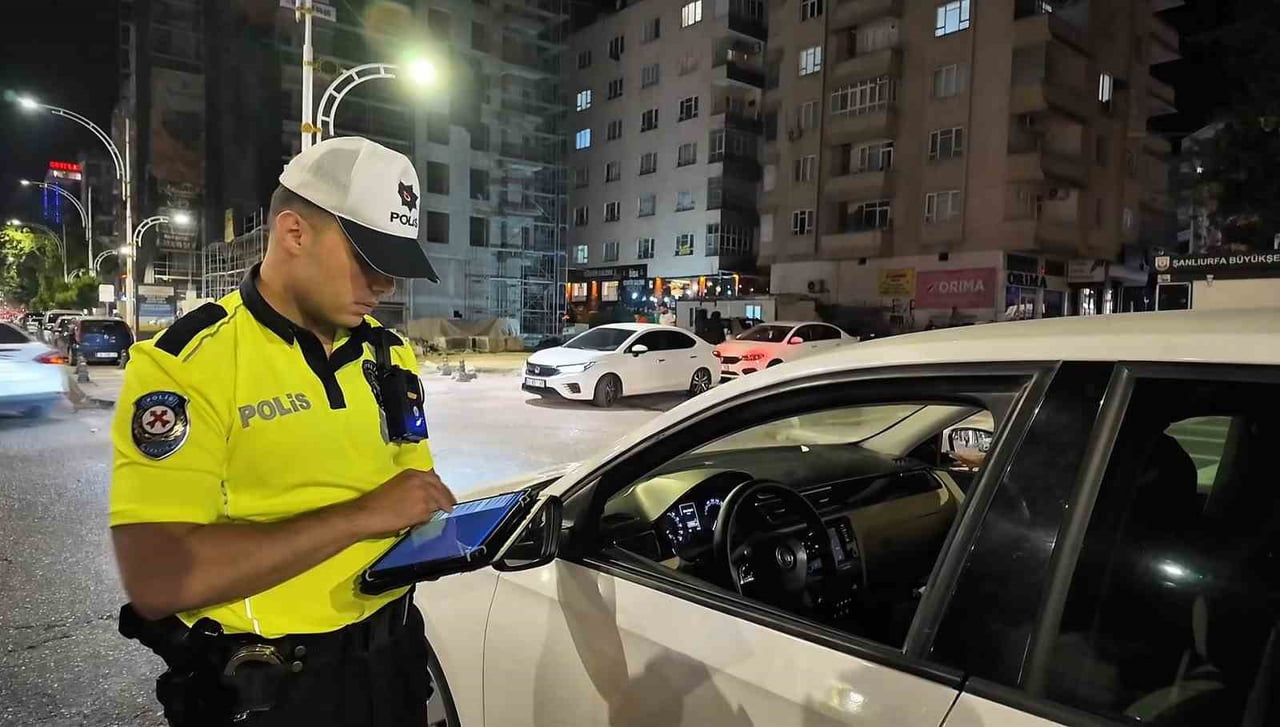 ŞANLIURFA'DA BİNDEN FAZLA POLİS, İL GENELİNDE ASAYİŞ UYGULAMASI GERÇEKLEŞTİRDİ