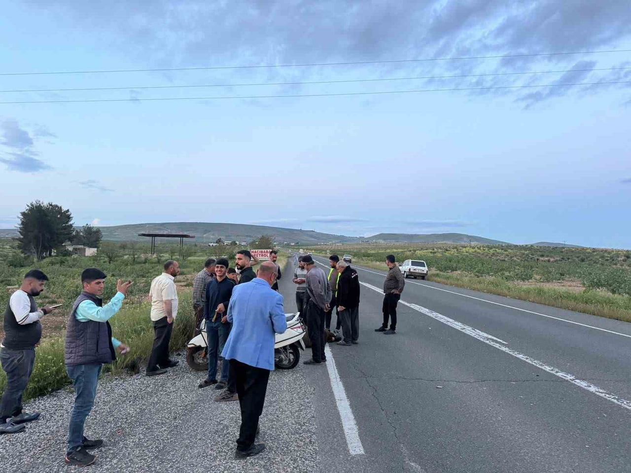ŞANLIURFA'NIN BİRECİK İLÇESİNDE MOTOSİKLETİN ŞARAMPOLE DEVRİLMESİ SONUCU KARI-KOCA...