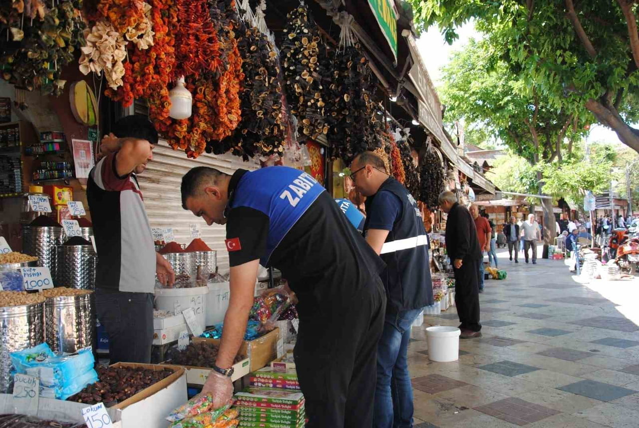 ŞANLIURFA BÜYÜKŞEHİR BELEDİYESİ ZABITA DAİRESİ BAŞKANLIĞI EKİPLERİ, KURBAN BAYRAMI ÖNCESİNDE KENT...