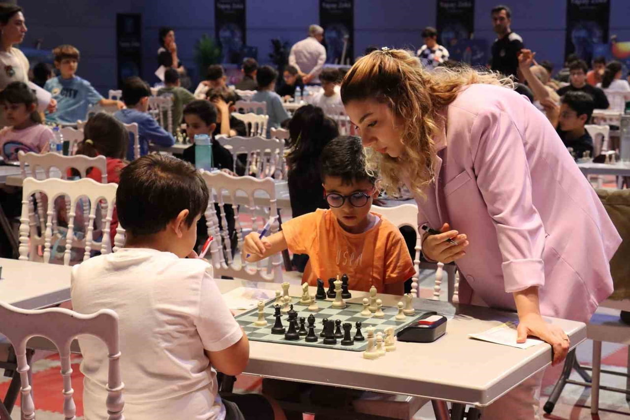 ŞANLIURFA’DA GELECEĞİN SATRANÇ USTALARI ÖDÜLLENDİRİLDİ
