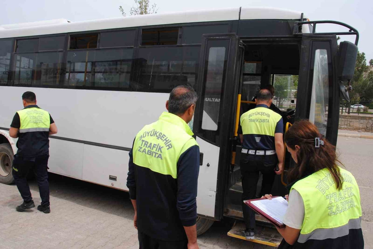 ŞANLIURFA’DA TOPLU TAŞIMA ARAÇLARI DENETLENDİ