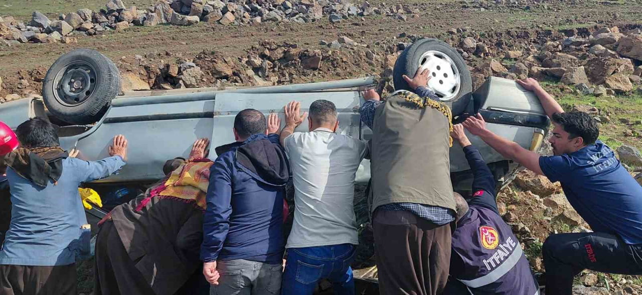 ŞANLIURFA-DİYARBAKIR KARAYOLUNDA MEYDANA GELEN TRAFİK KAZASINDA 1 KİŞİ YARALANDI.