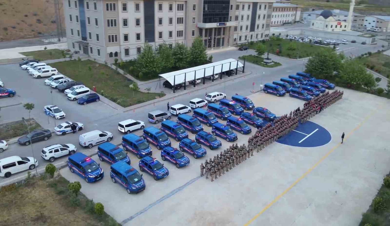 ŞANLIURFA MERKEZLİ 7 İLDE DÜZENLENEN SAHTE ÇÜRÜK RAPORU OPERASYONUNDA ADLİYEYE SEVK EDİLEN 44...