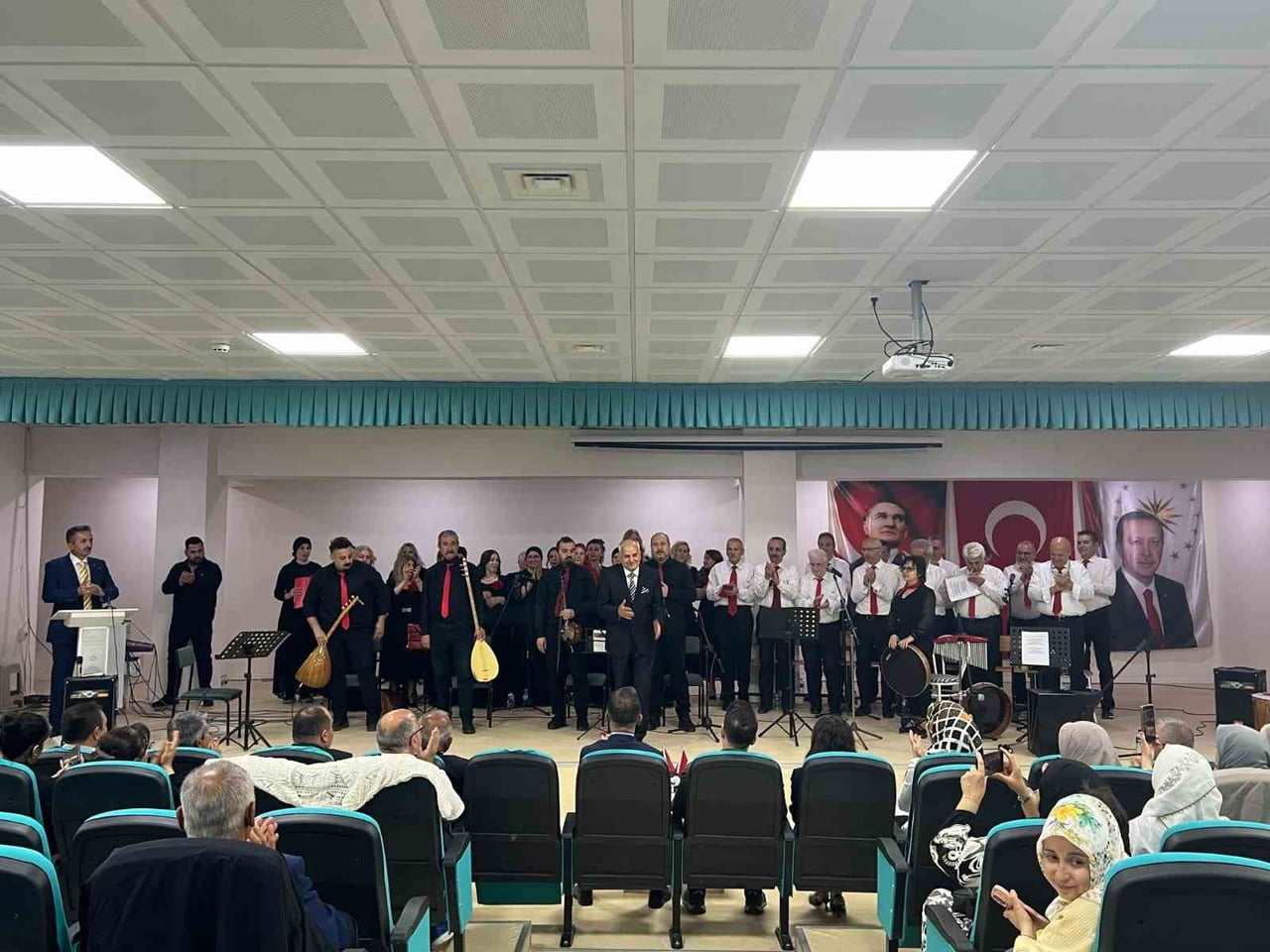 SARICAKAYA’DA İLK KEZ ‘TÜRK HALK MÜZİĞİ KONSERİ’ DÜZENLENDİ