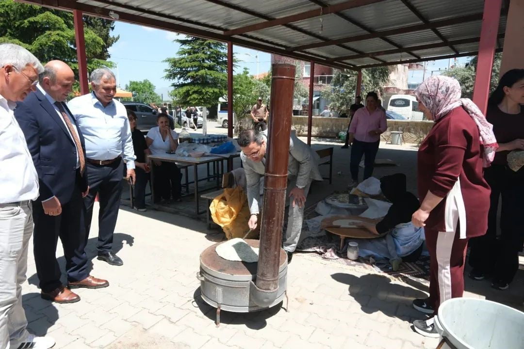 SARIGÖL’DE DÜZENLENEN HAYIR ETKİNLİĞİNDEN ELDE EDİLEN GELİRİN OKUL KÜTÜPHANESİNİN...