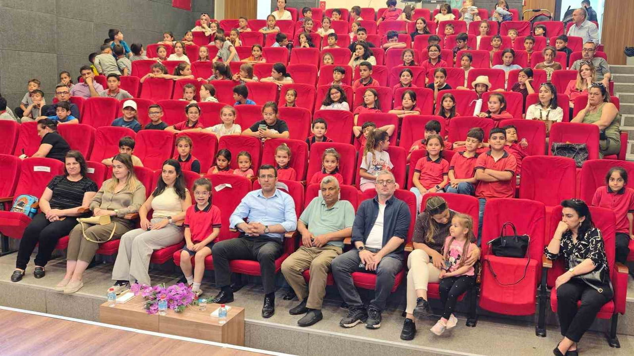 SARIGÖL HALK EĞİTİMİ MERKEZİ DRAMA KURSU ÖĞRENCİLERİ, YIL BOYUNCA HAZIRLIKLARINI SÜRDÜRDÜKLERİ...