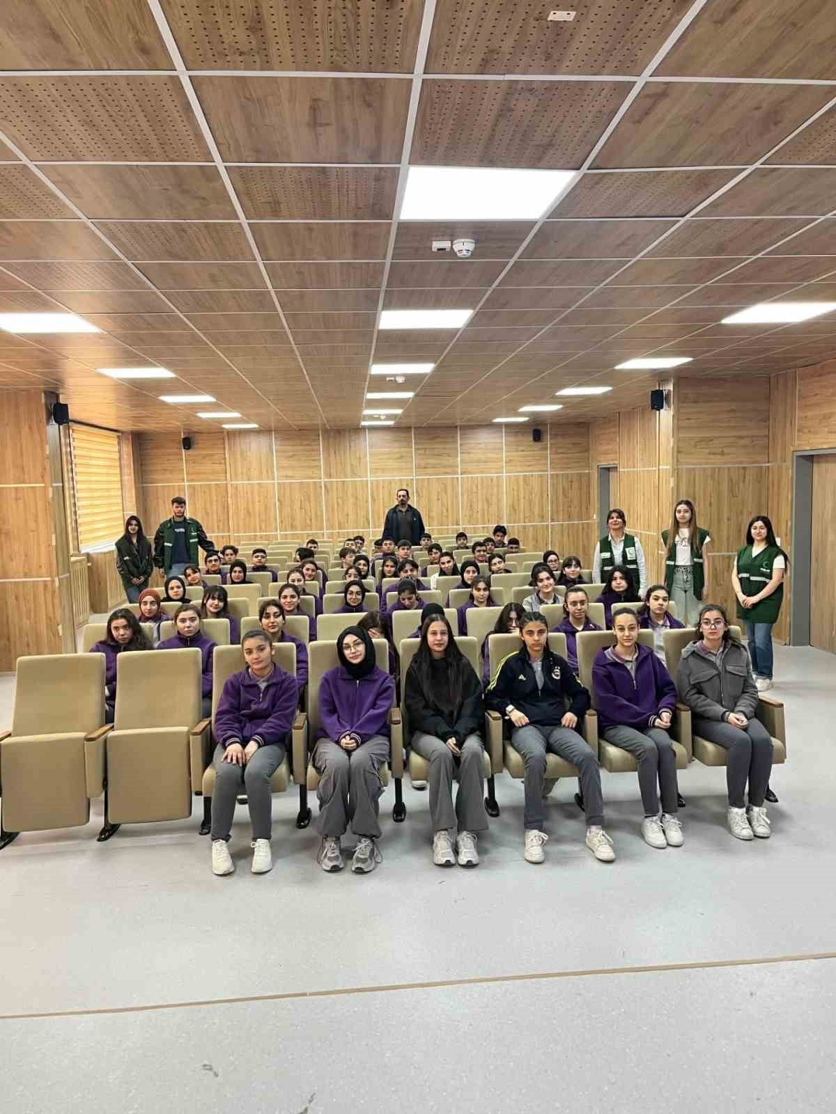 SARIKAMIŞ FEN LİSESİ’NDE YEŞİLAY FARKINDALIK EĞİTİMİ DÜZENLENDİ(KARS-İHA)