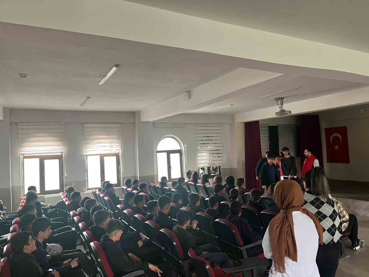 SARIKAMIŞ’TA ÖĞRENCİLERE TERÖRLE MÜCADELE VE DİJİTAL GÜVENLİK SEMİNERİ(KARS-İHA)