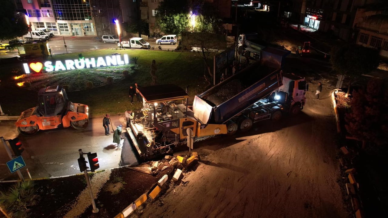 SARUHANLI'DA ALTYAPI ÇALIŞMALARININ TAMAMLANDIĞI BÖLGELERDE ÜSTYAPI ATAĞI BAŞLADI. YAĞMURA RAĞMEN...