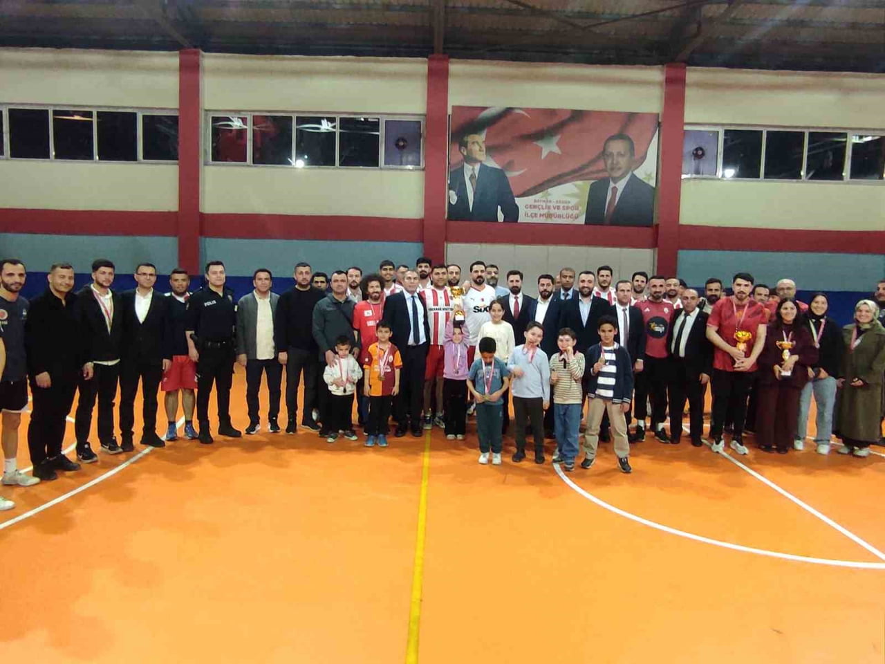 SASON’DA YOĞUN İLGİ GÖREN VOLEYBOL HALK TURNUVASI FİNAL MAÇIYLA SONA ERDİ